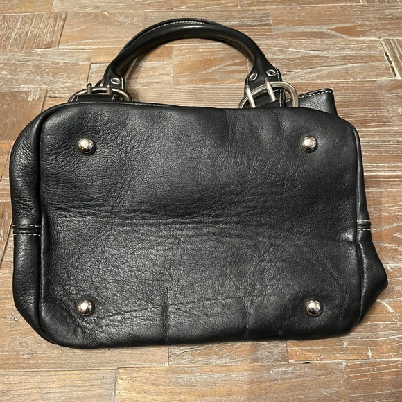 Clarks Pebbled Leather Bucket Bag🖤 - Picture 6 of 12